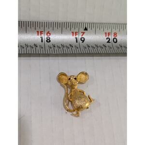 Dancing Mouse Signed Pin Brooch Vintage Gold Tone Black Eyes Tail Up‎